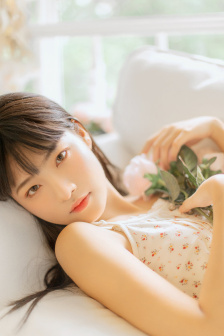 上面一个日底下一个女